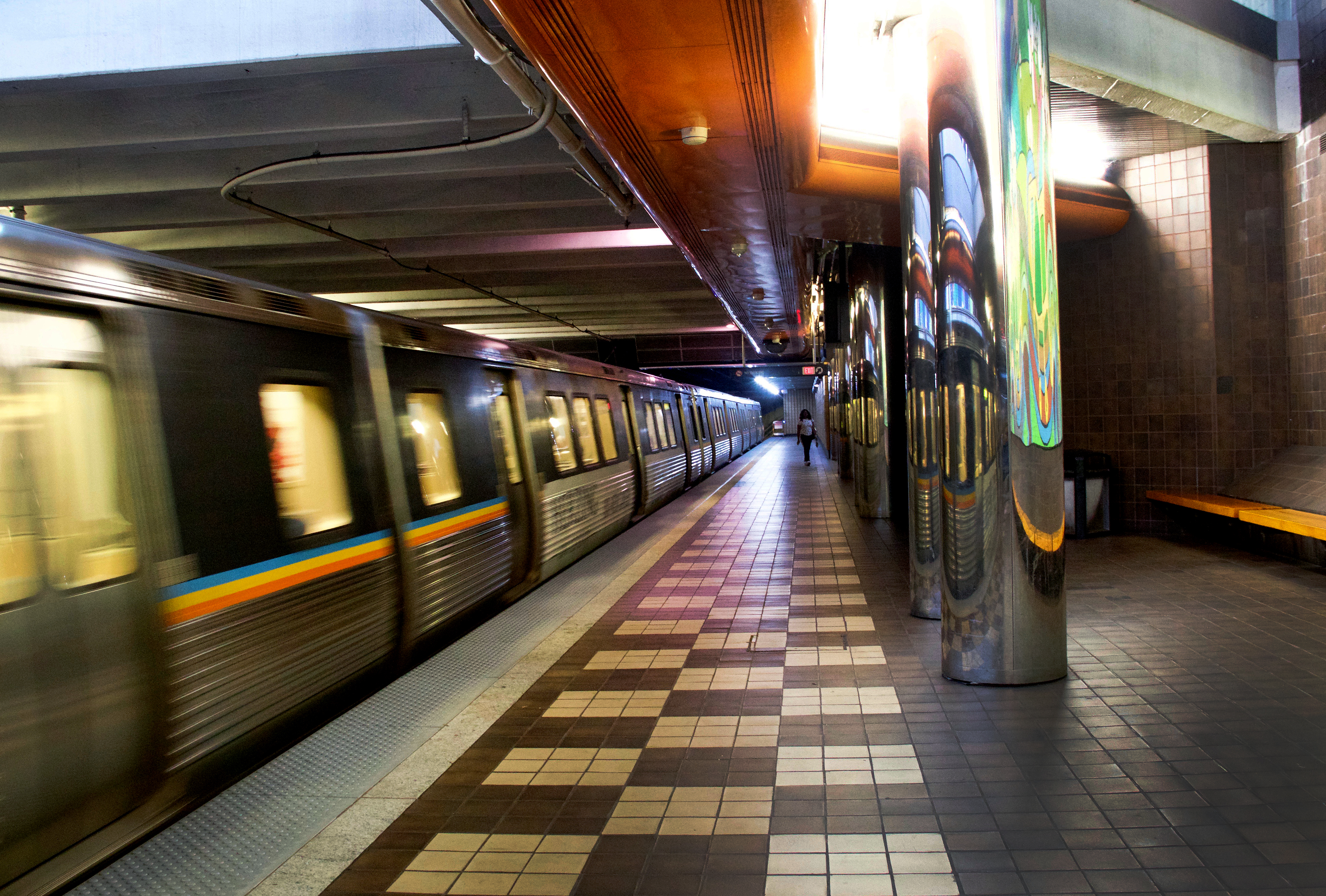 Image of train passing by in a train station.